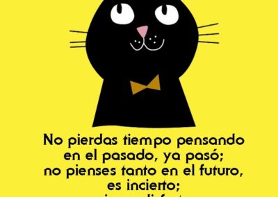 No pierdas tiempo pensando en el pasado, ya pasó; no pienses tanto en el futuro, es incierto; vive y disfruta al máximo el presente.