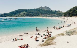 Arena blanco en las islas Cies