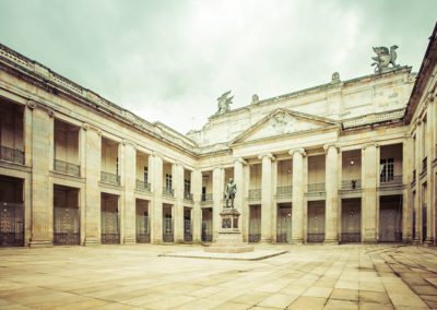 Patio interior del capitolio en Bogotá