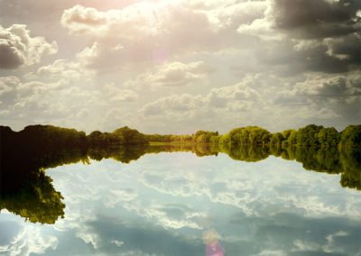 Reflejo del cielo en el lago